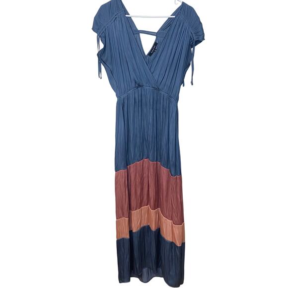 Strut & Bolt Satin Colorblock Maxi Dress Size Medium Feminine Dainty - Picture 1 of 6